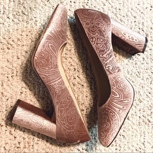 Velvet light pink heels